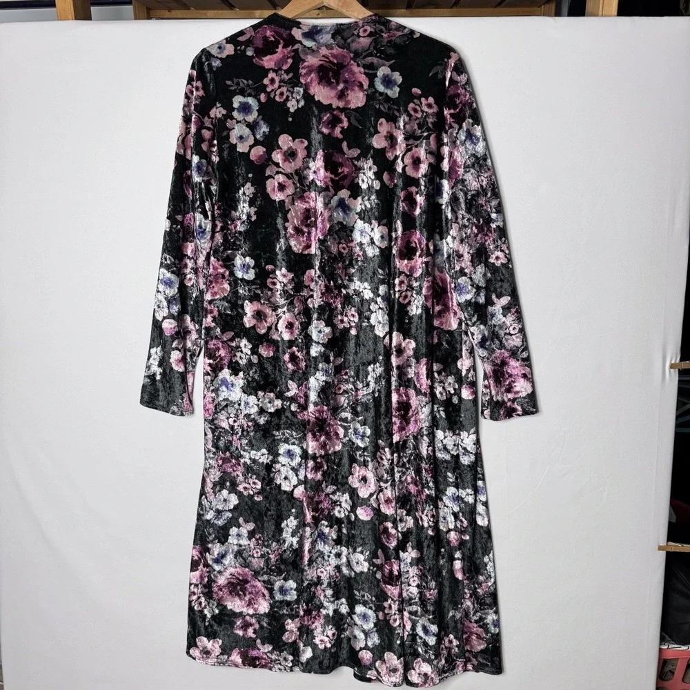 LulaRoe Duster Kimono Velvet Black Pink Floral L Boho Whimsygoth Pockets - Picture 5 of 10